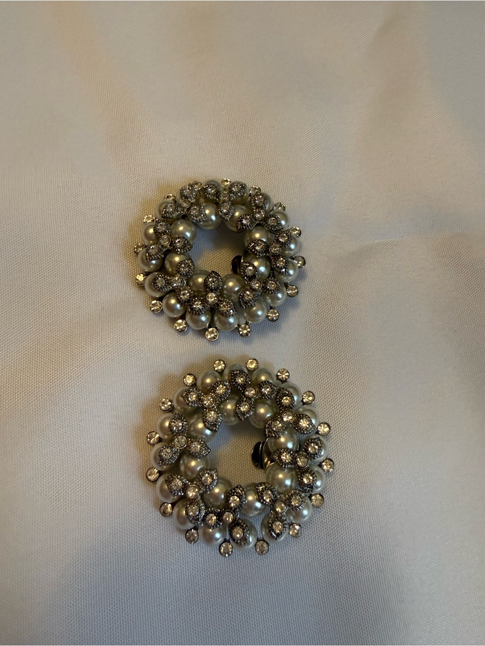 Elegant Silver-Tone Pearl & Crystal shoe broach clips.Set of two.